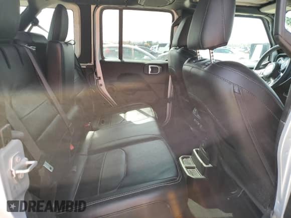 2023 Jeep Wrangler Sahara с VIN 1C4JJXP67PW608366, выставлен на аукционе Copart как лот 42828495 с пробегом 2 876 миль миль и На запчасти • Non repairable. История ставок и продаж доступна на DreamBid. Изображение 10.