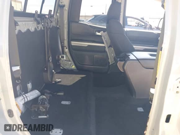 2018 Toyota Tundra SR с VIN 5TFUW5F1XJX752861, выставлен на аукционе IAAI как лот 42443800 с пробегом 72 547 миль миль и . История ставок и продаж доступна на DreamBid. Изображение 8.