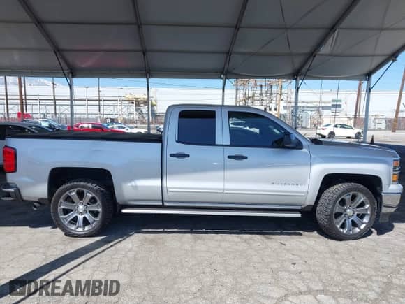 2015 Chevrolet Silverado 1500 LT z VIN 1GCRCREC4FZ231395, wystawiony jako IAAI lot #41831339 z przebiegiem 143 137 mil mil oraz . Historia ofert i sprzedaży dostępna na DreamBid. Obrazek 13.
