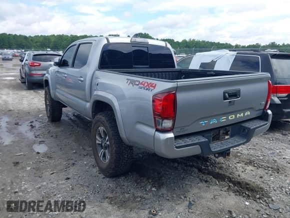 2019 Toyota Tacoma SR z VIN 3TMCZ5AN8KM287646, wystawiony jako IAAI lot #42969397 z przebiegiem 100 562 mil mil oraz . Historia ofert i sprzedaży dostępna na DreamBid. Obrazek 3.