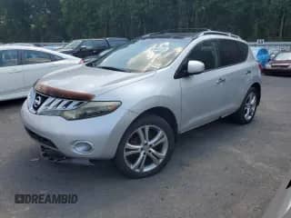 2009 Nissan Murano S z VIN JN8AZ18WX9W108178, wystawiony jako Copart lot #66948535 z przebiegiem 130 739 mil mil oraz Szkoda całkowita • Salvage title. Historia ofert i sprzedaży dostępna na DreamBid. Obrazek 1.