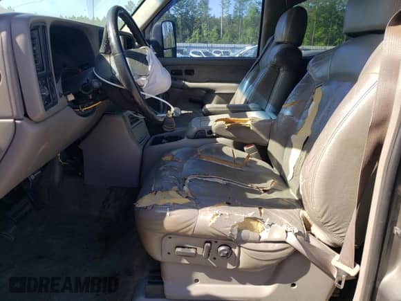 2002 Chevrolet Silverado 1500HD LT z VIN 1GCGC13U22F224865, wystawiony jako Copart lot #55067025 z przebiegiem 377 747 mil mil oraz Szkoda całkowita • Salvage title. Historia ofert i sprzedaży dostępna na DreamBid. Obrazek 7.