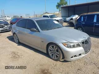 2008 BMW 3 Series 328i z VIN WBAVA33588KX89538, wystawiony jako IAAI lot #42934479 z przebiegiem Nie podano mil oraz . Historia ofert i sprzedaży dostępna na DreamBid. Obrazek 1.