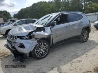 2023 Jeep Compass Limited z VIN 3C4NJDCNXPT554595, wystawiony jako Copart lot #68098445 z przebiegiem Nie podano mil oraz Szkoda całkowita • Salvage title. Historia ofert i sprzedaży dostępna na DreamBid. Obrazek 1.