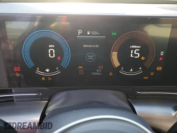 2024 Hyundai Kona SEL z VIN KM8HBCAB5RU078080, wystawiony jako Copart lot #89503275 z przebiegiem 55 044 mil mil oraz Szkoda całkowita • Salvage title. Historia ofert i sprzedaży dostępna na DreamBid. Obrazek 9.