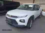 2022 Chevrolet TrailBlazer LS z VIN KL79MMS27NB101708, wystawiony jako IAAI lot #43438826 z przebiegiem 111 342 mil mil oraz . Historia ofert i sprzedaży dostępna na DreamBid. Obrazek 2.