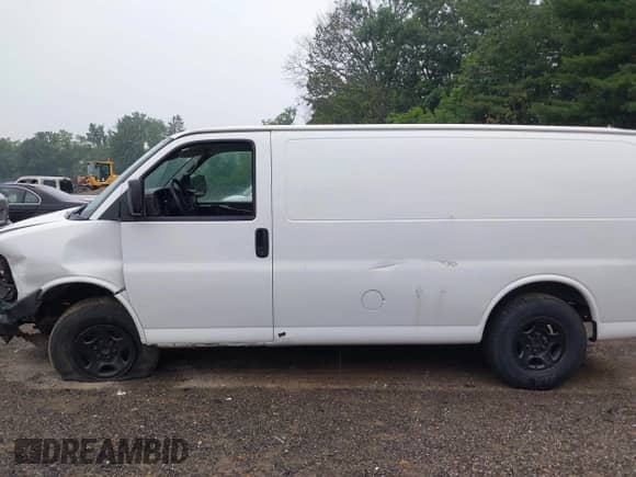 2008 Chevrolet Express Cargo z VIN 1GCFG15XX81186380, wystawiony jako IAAI lot #42687995 z przebiegiem 78 405 mil mil oraz . Historia ofert i sprzedaży dostępna na DreamBid. Obrazek 15.