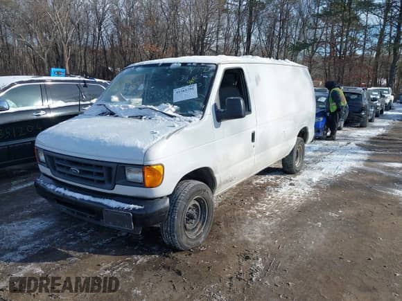 2006 Ford Econoline Cargo z VIN 1FTNE24WX6HB18195, wystawiony jako IAAI lot #41365791 z przebiegiem 127 759 mil mil oraz . Historia ofert i sprzedaży dostępna na DreamBid. Obrazek 2.