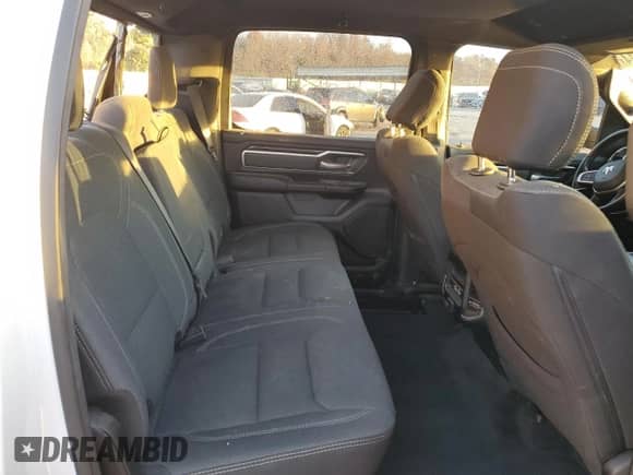 2021 Ram 1500 Big Horn z VIN 1C6RREFT9MN769009, wystawiony jako Copart lot #84448914 z przebiegiem 86 631 mil mil oraz Czysty tytuł • Clean title. Historia ofert i sprzedaży dostępna na DreamBid. Obrazek 10.