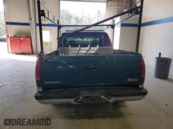 1998 GMC Sierra 1500 z VIN 2GTEC19M7W1557218, wystawiony jako Copart lot #51055425 z przebiegiem 311 370 mil mil oraz Szkoda całkowita • Salvage title. Historia ofert i sprzedaży dostępna na DreamBid. Obrazek 6.