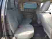 2018 Ram 1500 Tradesman z VIN 3C6RR6KG2JG225504, wystawiony jako Copart lot #56739575 z przebiegiem 137 272 mil mil oraz Szkoda całkowita • Salvage title. Historia ofert i sprzedaży dostępna na DreamBid. Obrazek 10.