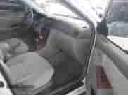 2004 Toyota Corolla CE z VIN JTDBR32E942041472, wystawiony jako IAAI lot #43225890 z przebiegiem 144 291 mil mil oraz . Historia ofert i sprzedaży dostępna na DreamBid. Obrazek 5.