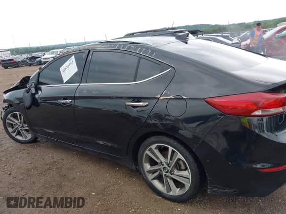 2017 Hyundai Elantra SE z VIN 5NPD84LF5HH048836, wystawiony jako IAAI lot #42636453 z przebiegiem 89 884 mil mil oraz . Historia ofert i sprzedaży dostępna na DreamBid. Obrazek 15.