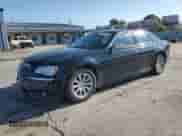 2012 Chrysler 300 Limited z VIN 2C3CCACG2CH242411, wystawiony jako Copart lot #80325775 z przebiegiem 165 492 mil mil oraz Szkoda całkowita • Salvage title. Historia ofert i sprzedaży dostępna na DreamBid. Obrazek 1.