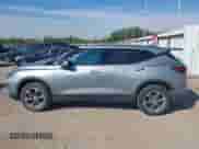 2023 Chevrolet Blazer LT z VIN 3GNKBHR43PS181967, wystawiony jako IAAI lot #43473680 z przebiegiem 104 212 mil mil oraz . Historia ofert i sprzedaży dostępna na DreamBid. Obrazek 14.