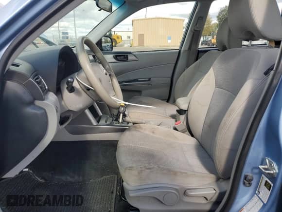 2012 Subaru Forester X z VIN JF2SHBBC3CH419245, wystawiony jako Copart lot #82735845 z przebiegiem 182 777 mil mil oraz Czysty tytuł • Clean title. Historia ofert i sprzedaży dostępna na DreamBid. Obrazek 7.