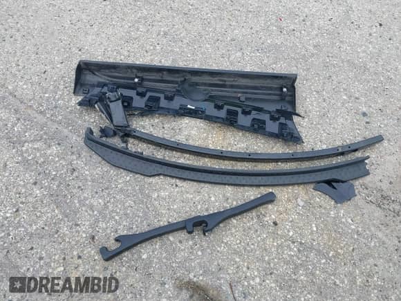 2025 Nissan Kicks SV with VIN 3N8AP6CB0SL300860, listed as a IAAI auction lot 42464416 with 6,953 mi miles and . Bid and sale history available at DreamBid. Image 12.