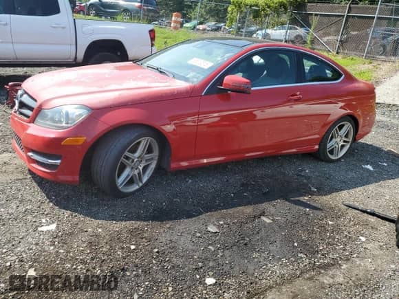 2015 Mercedes-Benz C 250 with VIN WDDGJ4HB6FG409604, listed as a Copart auction lot 66613515 with 92,494 mi miles and Clean title. Bid and sale history available at DreamBid. Image 1.