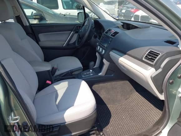 2018 Subaru Forester z VIN JF2SJABCXJH573351, wystawiony jako IAAI lot #43064050 z przebiegiem 98 209 mil mil oraz . Historia ofert i sprzedaży dostępna na DreamBid. Obrazek 5.