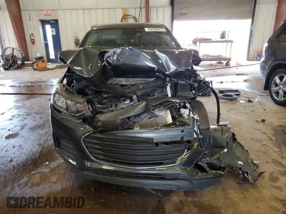 2020 Chevrolet Trax LS z VIN 3GNCJNSB8LL190361, wystawiony jako Copart lot #64988875 z przebiegiem 62 521 mil mil oraz Nie do naprawy • Non repairable. Historia ofert i sprzedaży dostępna na DreamBid. Obrazek 5.