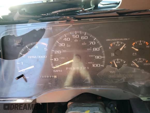 1998 Chevrolet Silverado 1500 z VIN 1GCEC14W2WZ268943, wystawiony jako Copart lot #88802795 z przebiegiem 200 938 mil mil oraz Szkoda całkowita • Salvage title. Historia ofert i sprzedaży dostępna na DreamBid. Obrazek 9.