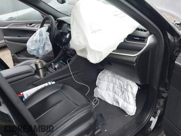 2024 Jeep Grand Cherokee Limited with VIN 1C4RJKBG2R8552107, listed as a IAAI auction lot 42503030 with 51,110 mi miles and . Bid and sale history available at DreamBid. Image 5.