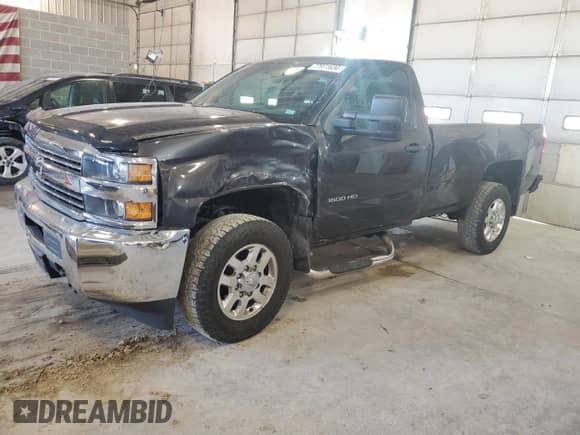 2015 Chevrolet Silverado 3500 z VIN 1GC0KYEG4FZ505929, wystawiony jako Copart lot #77971634 z przebiegiem 130 551 mil mil oraz Szkoda całkowita • Salvage title. Historia ofert i sprzedaży dostępna na DreamBid. Obrazek 1.