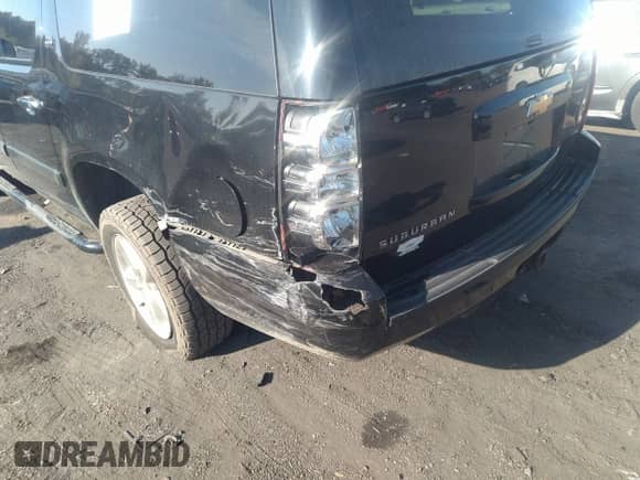 2007 Chevrolet Suburban LTZ with VIN 1GNFK16Y67R335493, listed as a IAAI auction lot 40343214 with 181,891 mi miles and . Bid and sale history available at DreamBid. Image 17.