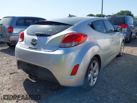 2012 Hyundai Veloster w/Black Int с VIN KMHTC6AD4CU021595, выставлен на аукционе IAAI как лот 42004371 с пробегом 149 637 миль миль и . История ставок и продаж доступна на DreamBid. Изображение 4.