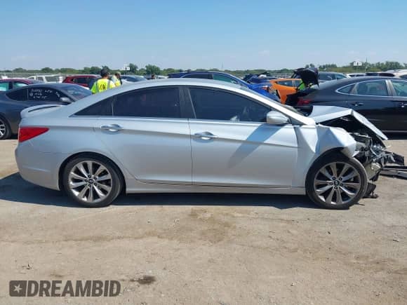 2011 Hyundai Sonata Limited with VIN 5NPEC4AC4BH238520, listed as a IAAI auction lot 43352804 with 228,757 mi miles and . Bid and sale history available at DreamBid. Image 13.