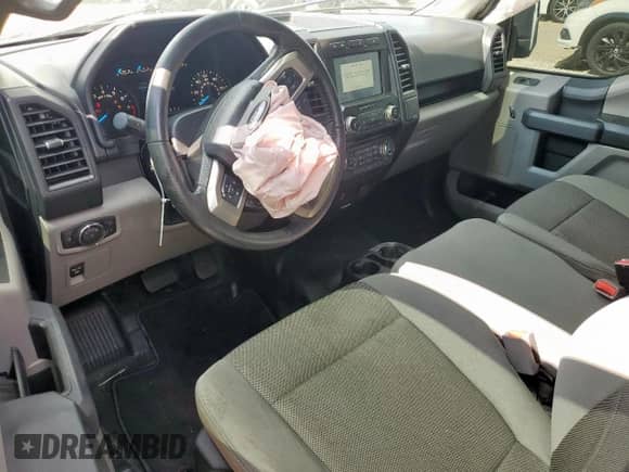 2017 Ford F-150 XL z VIN 1FTMF1C81HFA57727, wystawiony jako Copart lot #69560435 z przebiegiem Nie podano mil oraz Szkoda całkowita • Salvage title. Historia ofert i sprzedaży dostępna na DreamBid. Obrazek 8.