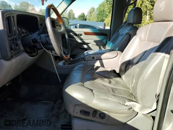 2002 Cadillac Escalade с VIN 1GYEK63N32R287000, выставлен на аукционе Copart как лот 81931135 с пробегом 354 114 миль миль и Списание • Salvage title. История ставок и продаж доступна на DreamBid. Изображение 7.