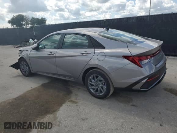 2025 Hyundai Elantra Blue z VIN KMHLM4DJ6SU127354, wystawiony jako Copart lot #68861915 z przebiegiem 22 584 mil mil oraz Szkoda całkowita • Salvage title. Historia ofert i sprzedaży dostępna na DreamBid. Obrazek 2.