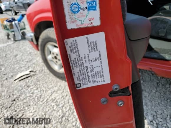 2001 Chevrolet S-10 LS with VIN 1GCDT13W71K258259, listed as a Copart auction lot 60201065 with 177,444 mi miles and Salvage title. Bid and sale history available at DreamBid. Image 12.