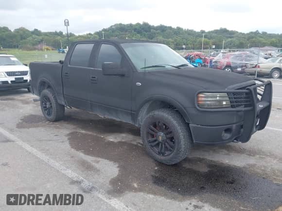 2007 Ford F-150 XLT z VIN 1FTPW14V27KD08701, wystawiony jako IAAI lot #43361245 z przebiegiem 165 022 mil mil oraz . Historia ofert i sprzedaży dostępna na DreamBid. Obrazek 1.