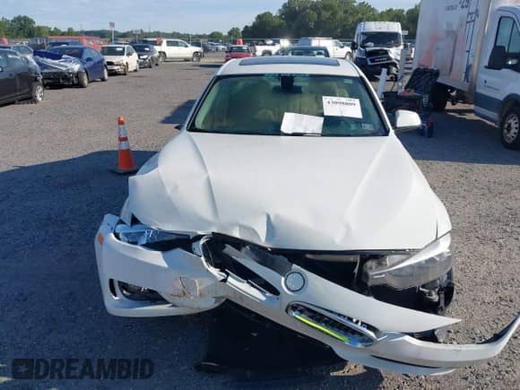 2015 BMW 3 Series 320i xDrive с VIN WBA3C3C58FK201605, выставлен на аукционе IAAI как лот 43098809 с пробегом 145 647 миль миль и . История ставок и продаж доступна на DreamBid. Изображение 12.