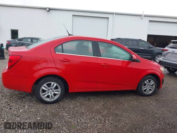 2013 Chevrolet Sonic LT с VIN 1G1JC5SB3D4236169, выставлен на аукционе IAAI как лот 42319448 с пробегом 125 239 миль миль и . История ставок и продаж доступна на DreamBid. Изображение 13.
