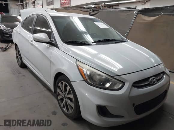 2017 Hyundai Accent SE z VIN KMHCT4AE2HU379590, wystawiony jako IAAI lot #42272463 z przebiegiem 117 703 mil mil oraz . Historia ofert i sprzedaży dostępna na DreamBid. Obrazek 1.