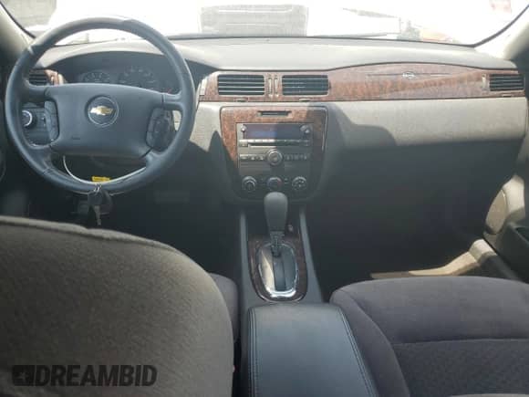 2013 Chevrolet Impala LS z VIN 2G1WF5E37D1256499, wystawiony jako Copart lot #64046055 z przebiegiem 60 522 mil mil oraz Szkoda całkowita • Salvage title. Historia ofert i sprzedaży dostępna na DreamBid. Obrazek 8.