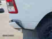 2020 Ram 1500 Lone Star z VIN 1C6SRFFT5LN282802, wystawiony jako IAAI lot #42886400 z przebiegiem 88 576 mil mil oraz . Historia ofert i sprzedaży dostępna na DreamBid. Obrazek 17.