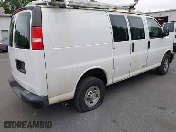 2017 Chevrolet Express Cargo with VIN 1GCZGGFG9H1113452, listed as a IAAI auction lot 43275984 with 143,119 mi miles and . Bid and sale history available at DreamBid. Image 4.