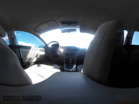 2018 Hyundai Elantra SEL с VIN 5NPD84LFXJH304037, выставлен на аукционе IAAI как лот 43312618 с пробегом 120 143 миль миль и . История ставок и продаж доступна на DreamBid. Изображение 20.