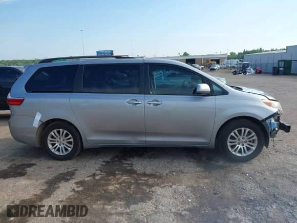 2017 Toyota Sienna XLE Auto Access Seat with VIN 5TDYZ3DC7HS821927, listed as a IAAI auction lot 42445924 with 205,349 mi miles and . Bid and sale history available at DreamBid. Image 13.
