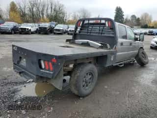 2006 Chevrolet Silverado 3500 SRW Wrk Trk z VIN 1GCHK33D06F193124, wystawiony jako Copart lot #82371274 z przebiegiem 187 087 mil mil oraz Szkoda całkowita • Salvage title. Historia ofert i sprzedaży dostępna na DreamBid. Obrazek 3.