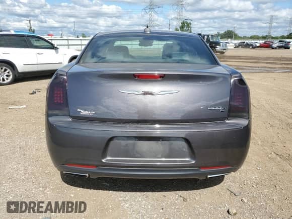 2017 Chrysler 300 S с VIN 2C3CCABG8HH529857, выставлен на аукционе Copart как лот 69964915 с пробегом 119 869 миль миль и Списание • Salvage title. История ставок и продаж доступна на DreamBid. Изображение 6.