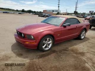 2006 Ford Mustang GT Deluxe с VIN 1ZVHT85H065216432, выставлен на аукционе Copart как лот 67707625 с пробегом 110 170 миль миль и Списание • Salvage title. История ставок и продаж доступна на DreamBid. Изображение 1.