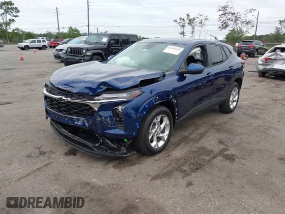 2024 Chevrolet Trax LS with VIN KL77LFE21RC136231, listed as a IAAI auction lot 43346959 with 9,395 mi miles and . Bid and sale history available at DreamBid. Image 2.