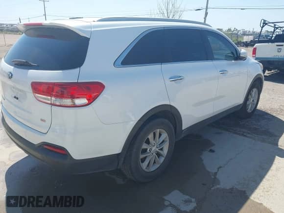 2016 Kia Sorento LX with VIN 5XYPG4A3XGG088456, listed as a IAAI auction lot 42837929 with 97,462 mi miles and . Bid and sale history available at DreamBid. Image 4.