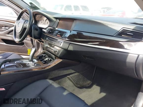 2011 BMW 5 Series 528i с VIN WBAFR1C50BC739784, выставлен на аукционе IAAI как лот 42522043 с пробегом 137 221 миль миль и . История ставок и продаж доступна на DreamBid. Изображение 5.