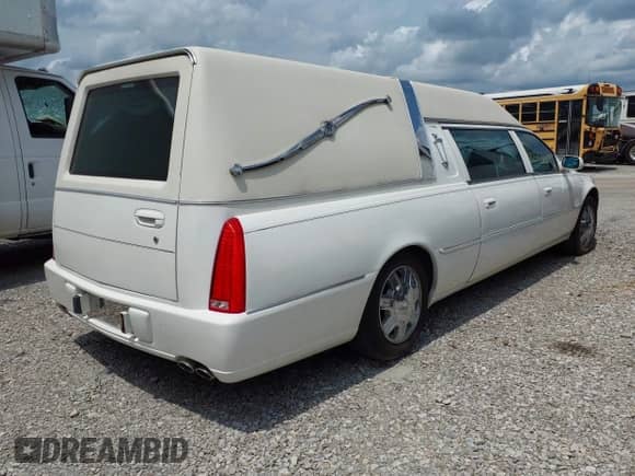 2006 Cadillac DTS Professional with VIN 1GEEH06Y86U500203, listed as a IAAI auction lot 42571954 with 66,411 mi miles and . Bid and sale history available at DreamBid. Image 4.
